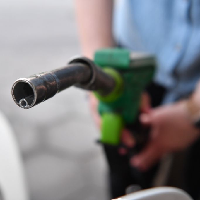Benzin wird teurer - ADAC beklagt Teuer-Falle am Zapfhahn 