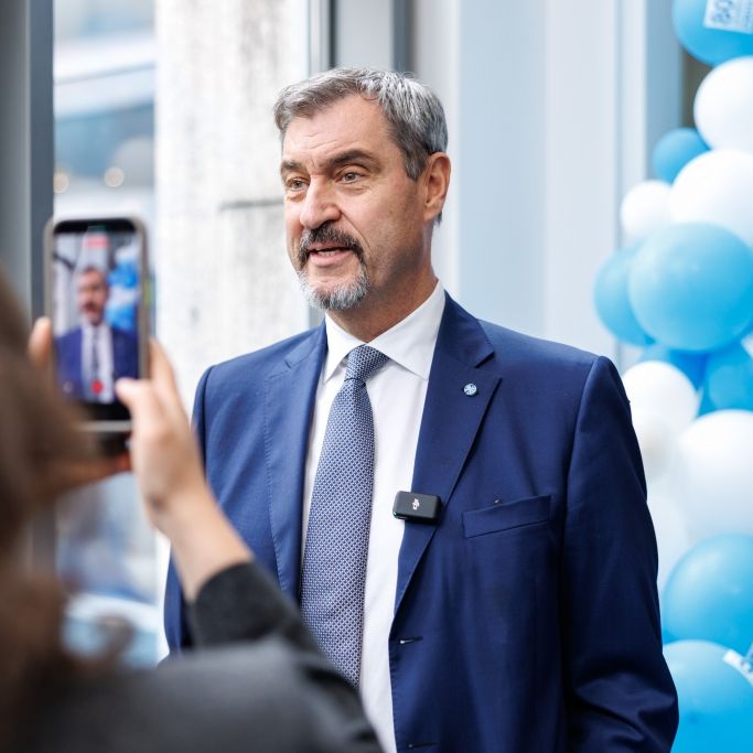 Burger, Kalbskopf, Schweinshaxe, Karpfen - mit diesen Fotos empörte der CSU-Chef