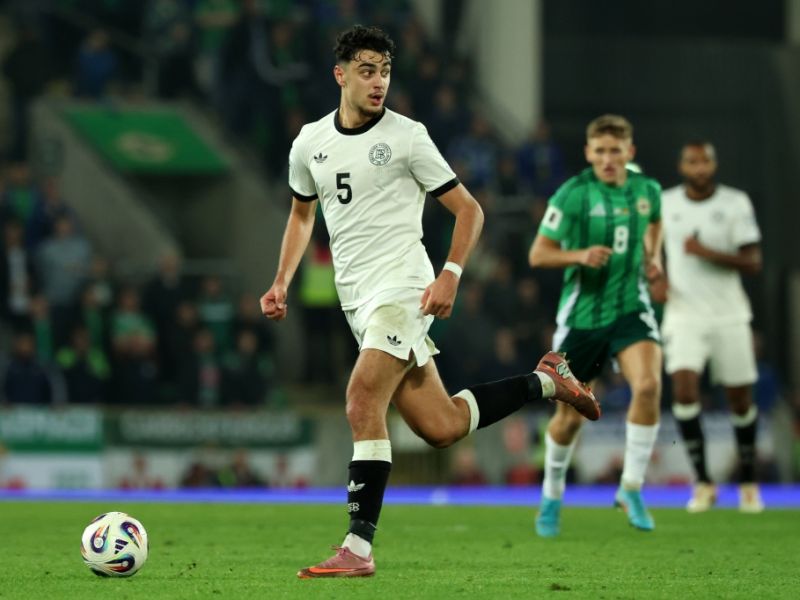 Aleksandar Pavlovic ganz privat: Vom Balljungen zum Nationalspieler - so lebt der Bayern-Star