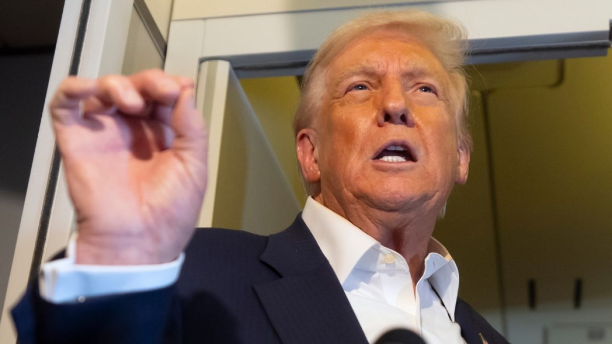 Donald Trump kennt kein Erbarmen: Wer ins Trumps Privatclub Mar-a-Lago eine Party feiert, muss damit rechnen, dass die Fete vom US-Pr&auml;sidenten pers&ouml;nlich gecrasht wird. (Foto)