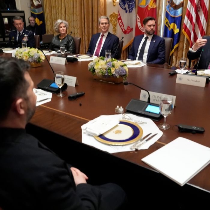 Wütende MAGA-Anhänger gehen auf Trumps engste Vertraute los