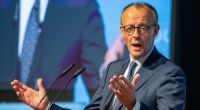 Bundeskanzler Friedrich Merz hat bekräftigt, allen Querelen zum Trotz bis 2029 mit der SPD regieren zu wollen - innerhalb der Union bereitet man sich Berichten zufolge jedoch schon auf den Koalitionsbruch und eine Minderheitsregierung vor.