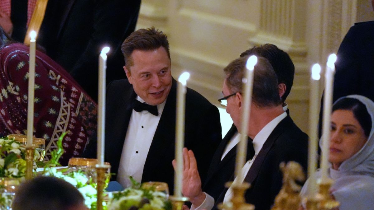 Elon Musk durfte bei einem Abendessen im Wei&szlig;en Haus nicht neben US-Pr&auml;sident Donald Trump Platz nehmen. (Foto)