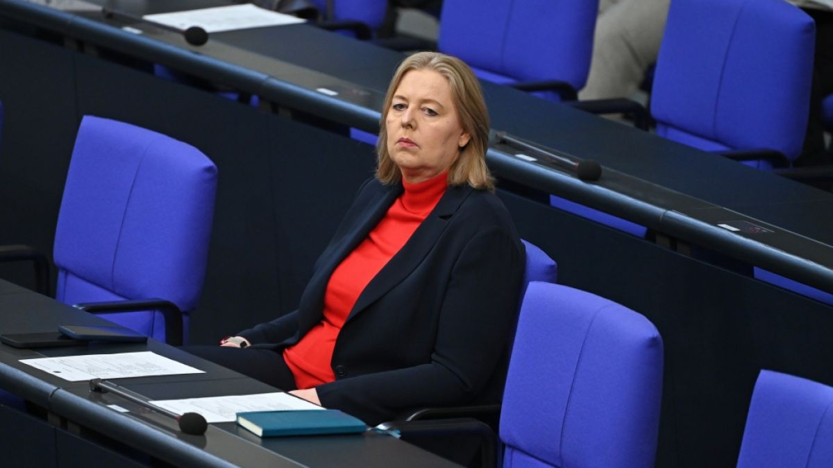 SPD-Arbeitsministerin Bärbel Bas kann durch die Bürgergeld-Reform offenbar doch auf höhere Einsparungen hoffen als ursprünglich gedacht. (Foto)