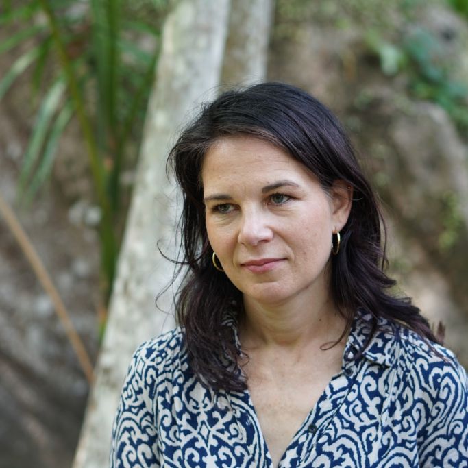 Jubelrufe statt blanker Hass - plötzlich bekommt sie tosenden Beifall