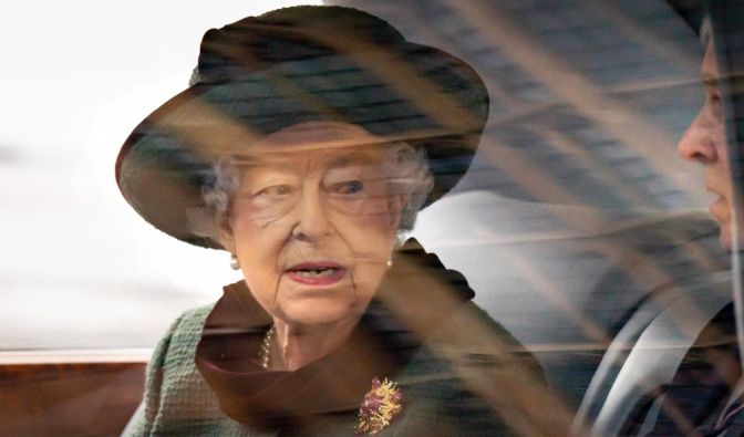 Bisher nicht veröffentlichte Epstein-Dokumente sollen Verbindungen zu Queen Elizabeth ziehen.