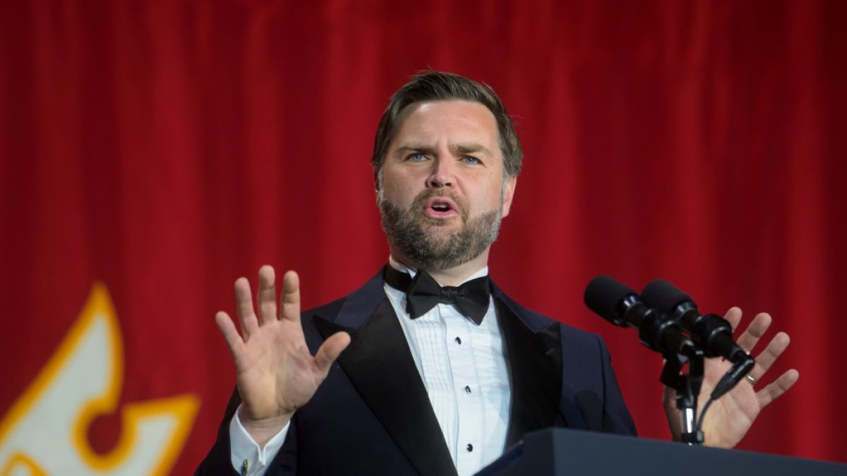 J.D. Vance befand sich nach der Umarmung im Kreuzfeuer der Boulevardpresse. (Foto)