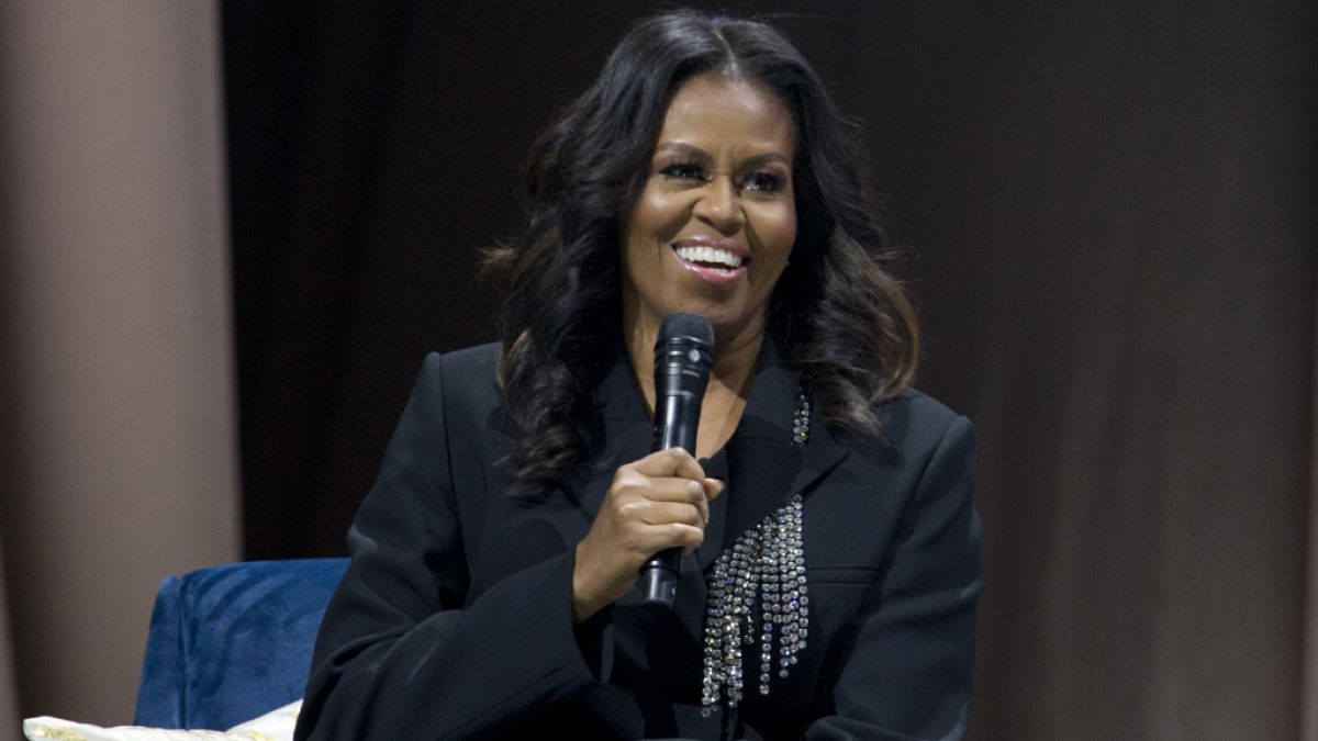 Michelle Obama zeigte sich zuletzt deutlich schlanker als noch vor wenigen Monaten. Ihre Fans haben einen Verdacht. (Foto)