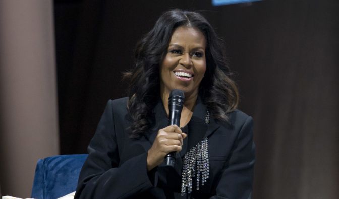 Michelle Obama zeigte sich zuletzt deutlich schlanker als noch vor wenigen Monaten. Ihre Fans haben einen Verdacht.