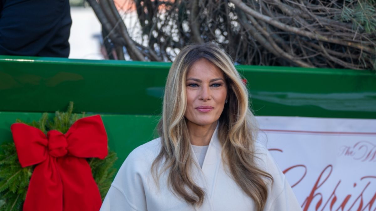 Melania Trump nahm den offiziellen Weihnachtsbaum im Wei&szlig;en Haus entgegen. (Foto)