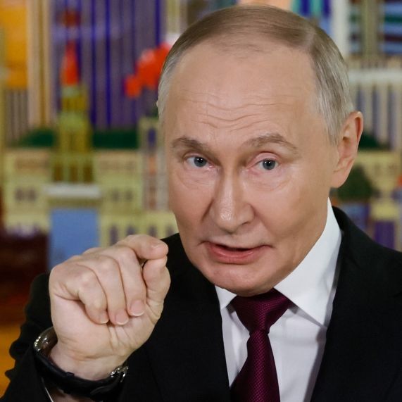 Er schlug mit der Hand auf den Tisch - Expertin entlarvt sein Machtspiel