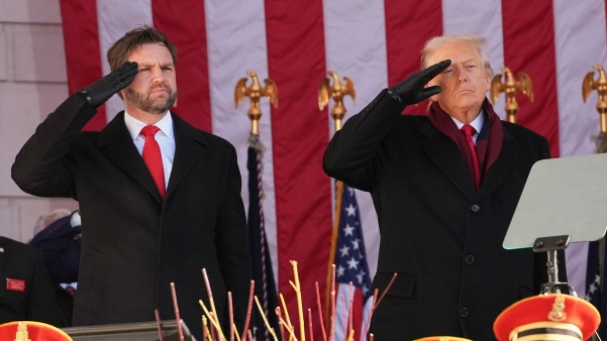 Donald Trump (rechts) irritierte mit einer fragw&uuml;rdigen Aussage &uuml;ber J.D. Vance. (Foto)