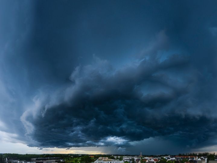 Unwetter-Warnung ab 06.12.2025: Sturm-Serie donnert auf Deutschland zu - Böen von bis zu 100 km/h drohen