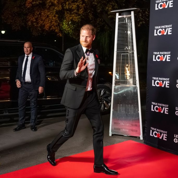 Prinz Harry ungewöhnlich offen: Bei Stephen Colbert schießt er öffentlich gegen US-Präsident Donald Trump.