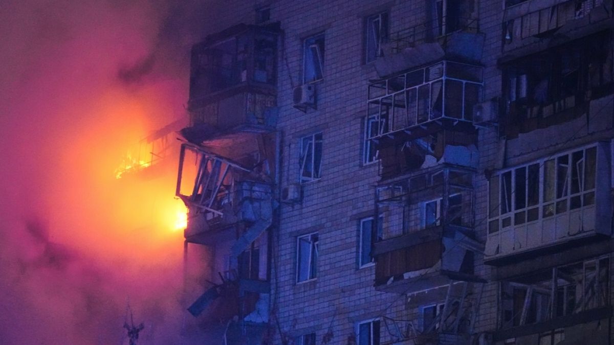 Russland sorgt mit nächtlichen Drohnenangriffen für Bilder der Zerstörung in der Ukraine (Aufnahme vom 30.11.). In der Nacht zu Samstag gab es eine weitere heftige Attacke. (Foto)