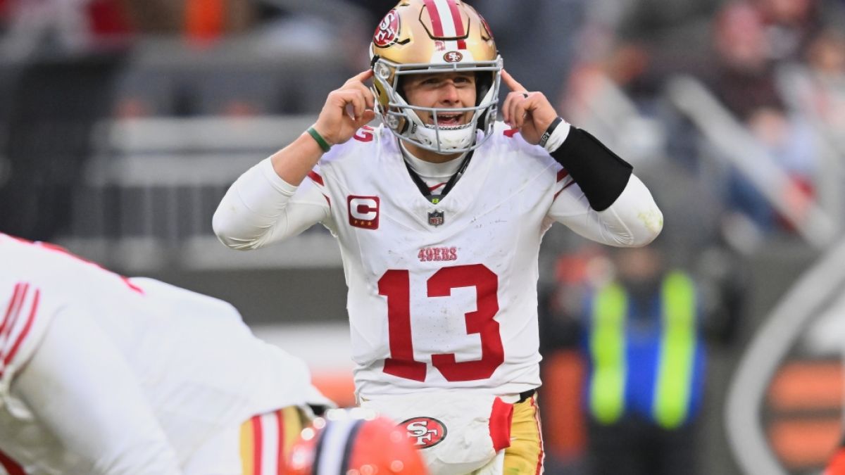 Brock Purdy von den San Francisco 49ers gestikuliert, am 30.11.2025. (Symbolbild) (Foto)