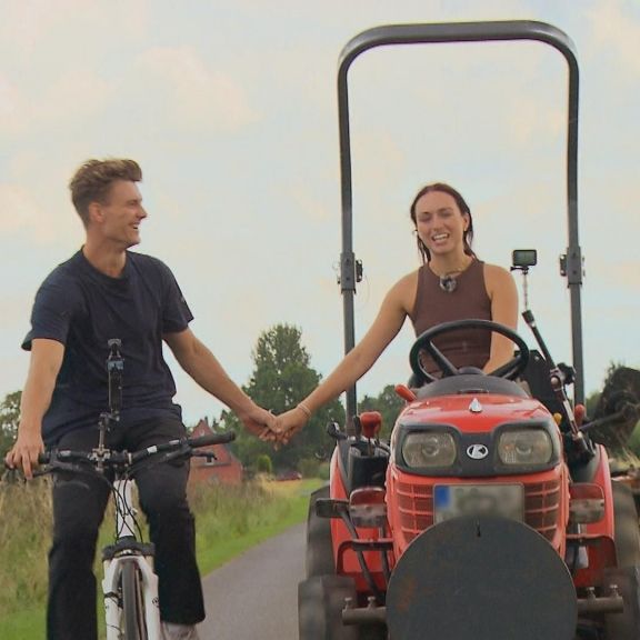 Heimliche Zärtlichkeiten im Badesee - 