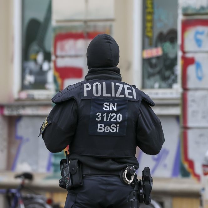 Kontrollen des Durchfahrtsverbotes auf der Agra-Brücke