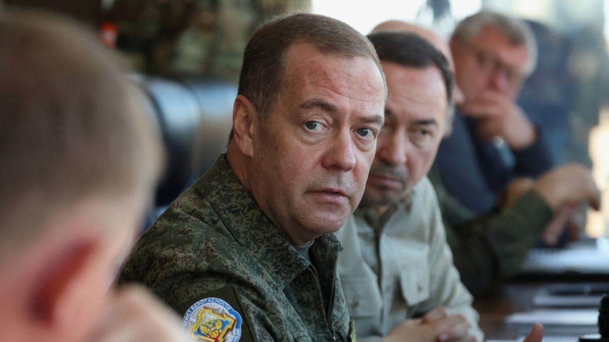 Dmitri Medwedew jubelt über eine Entscheidung von Donald Trump. (Foto)