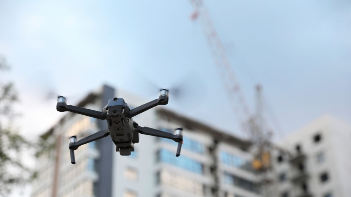 Drohnen über Kasernen und Flughäfen: Bericht zeichnet alarmierndes Lagebild. (Foto)