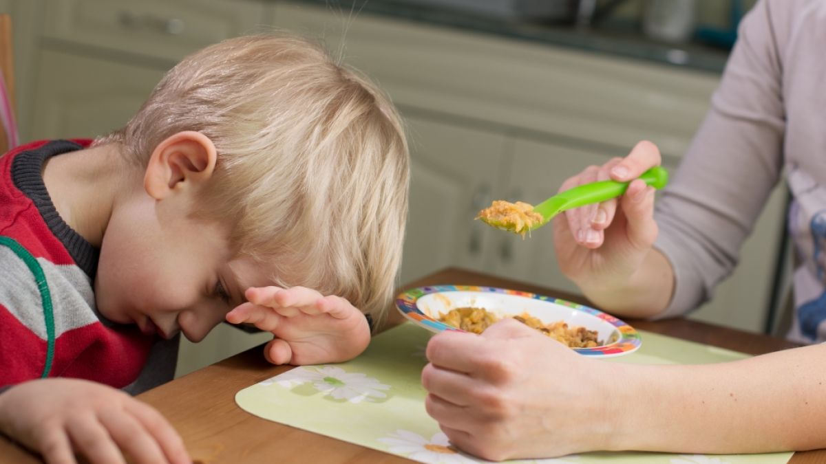 Zwar ist es an sich harmlos, doch bleibt Picky Eating dauerhaft bestehen, kann es auf Auffälligkeiten in der Entwicklung hinweisen. (Foto)