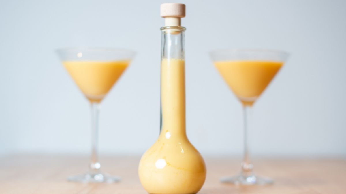 Wie lange Eierlikör wirklich haltbar ist, ist vielen Verbrauchern aufgrund des fehlenden MHD unklar. (Foto)