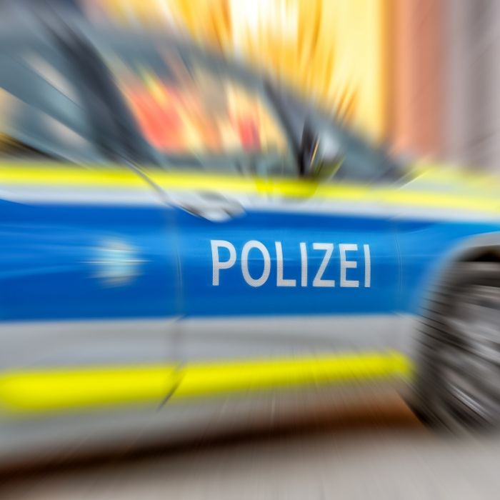 Mutter und 4 Kinder schwer verletzt - Bester Freund attackiert Familie im Schlaf