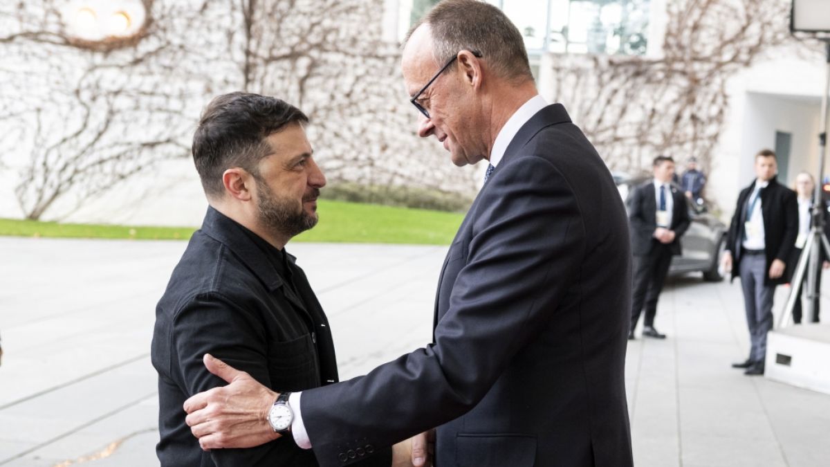 Bei den Gespr&auml;chen zum Ukraine-Krieg, f&uuml;r die Wolodymyr Selenskyj nach Berlin gereist ist, d&uuml;rfte Bundeskanzler Friedrich Merz am 15. Dezember eine ma&szlig;gebliche Rolle einnehmen. (Foto)