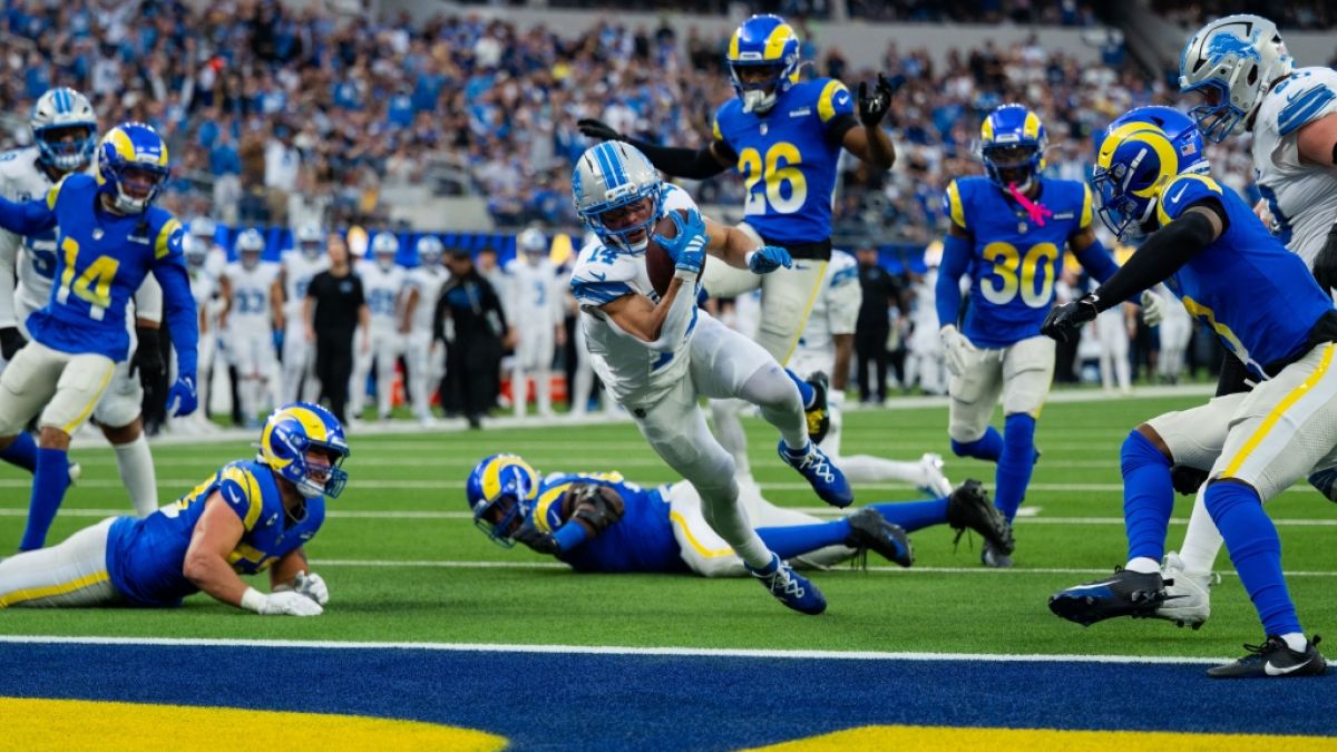 Amon-Ra St. Brown von den Detroit Lions l&auml;uft den Ball in die Endzone gegen die Los ANgeles Rams, am 14.12.2025. (Symbolbild) (Foto)