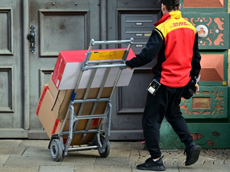 Bestechungsverdacht droht: Trinkgeld für Paketboten - was ist erlaubt, was nicht?