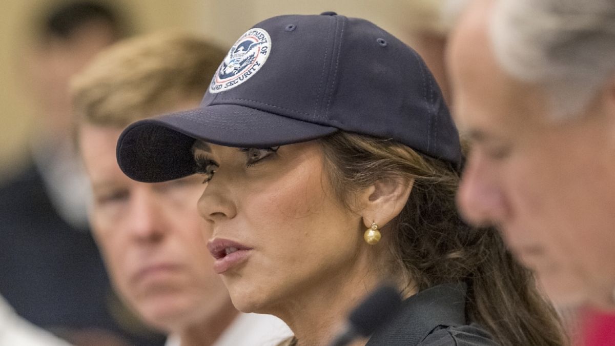 Trump-Ministerin Kristi Noem fand sich bei einer Anh&ouml;rung in einer unangenehmen Situation wieder. (Foto)