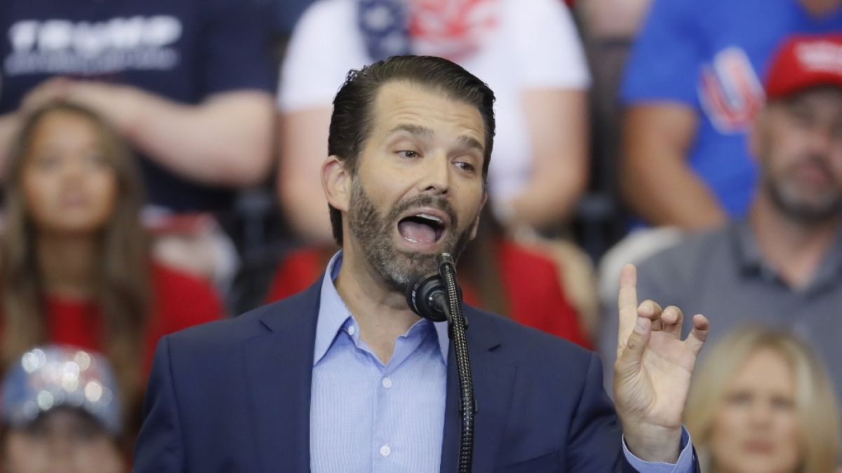 Donald Trump Jr. verk&uuml;ndete bei Weihnachtsempfang die Verlobung mit seiner Freundin. (Foto)