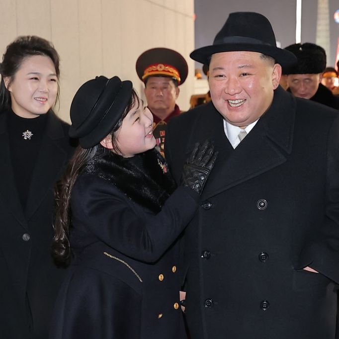 Nordkorea-Diktator inszeniert irre Propaganda-Show mit Tochter