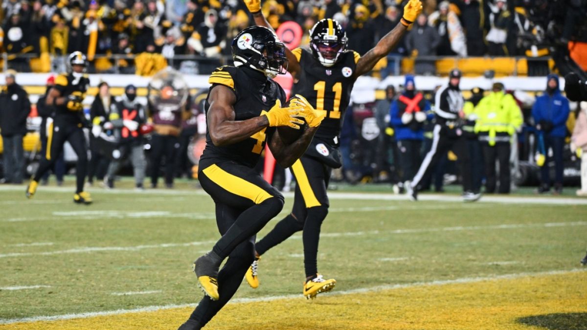 DK Metcalf von den Pittsburgh Steelers l&auml;uft den Ball in die Endzone, am 15.12.2025. (Symbolbild) (Foto)