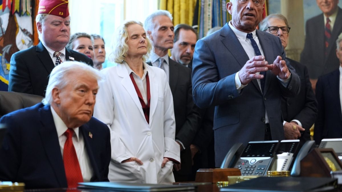 Donald Trump hatte sichtlich M&uuml;he, den Ausf&uuml;hrungen von Robert F. Kennedy Jr. zu lauschen, ohne einzuschlafen. (Foto)