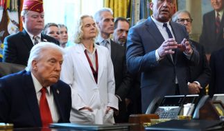 Donald Trump hatte sichtlich Mühe, den Ausführungen von Robert F. Kennedy Jr. zu lauschen, ohne einzuschlafen.