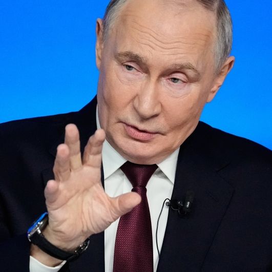 Keine Chance für Frieden - Kremlchef prahlt bei Propagandashow mit Mega-Armee