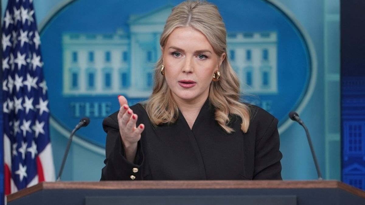 Wei&szlig; Karoline Leavitt, dass Donald Trump bald "weg ist"? (Foto)