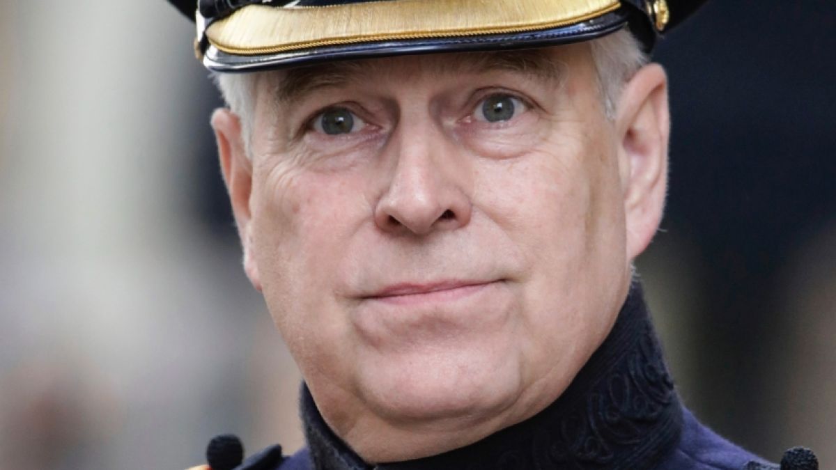 Von Ex-Prinz&nbsp;Andrew Mountbatten-Windsor sind neue Bilder in den Epstein-Akten aufgetaucht. (Foto)