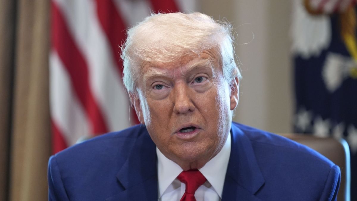 Donald Trump wird von gleich zwei Maga-Unterst&uuml;tzerinnen sitzen gelassen. (Foto)