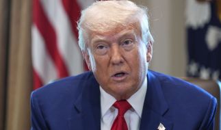 Donald Trump wird von gleich zwei Maga-Unterstützerinnen sitzen gelassen.