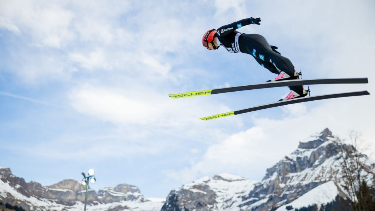 Wie weit fliegt die deutsche Skispringerin Katharina Schmid beim Weltcup in Villach? (Foto)