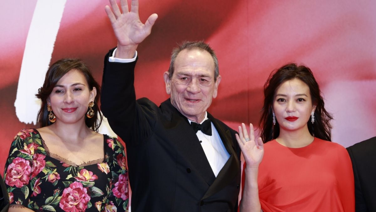 Tommy Lee Jones muss Abschied nehmen: Seine Tochter Victoria (li.) ist im Alter von nur 34 Jahren unerwartet gestorben. (Foto)
