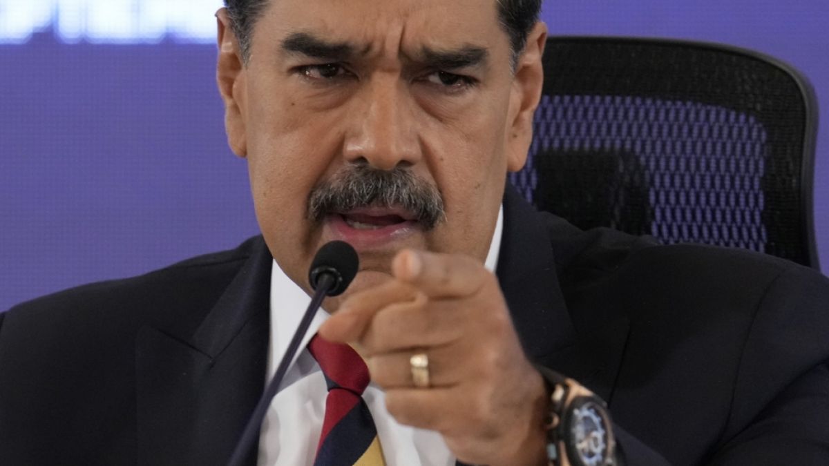 Venezuelas Pr&auml;sident Nicolas Maduro ist nach einem US-amerikanischen Angriff festgenommen und au&szlig;er Landes gebracht worden - Aussagen von Donald Trump zufolge sollen Maduro und dessen Ehefrau in New York angeklagt werden. (Foto)