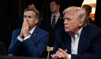 Donald Trump überwacht zusammen mit CIA-Direktor John Ratcliffe (l) die US-Militäroperationen in Venezuela in Mar-a-Lago.