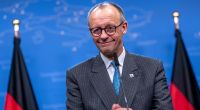 In der ersten Wählerumfrage des Jahres 2026 erlebt die schwarz-rote Regierung unter Bundeskanzler Friedrich Merz einen Dämpfer - trotz leichtem Hoffnungsschimmer.