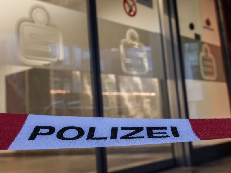 Sparkassen-Einbruch in Gelsenkirchen-Buer: Erste heiße Spur? Ermittler sichern gefälschte Autokennzeichen nach Schließfach-Plünderung