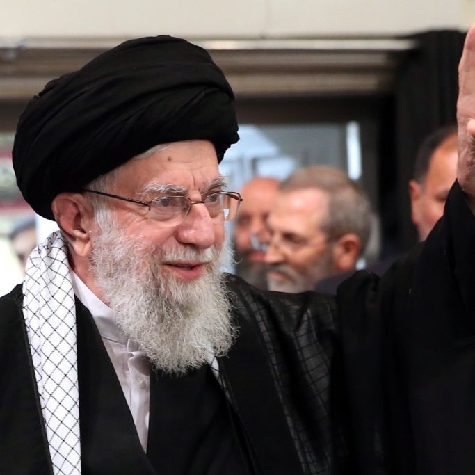 Macht wankt – Wladimir Putin soll sein letzter Ausweg sein