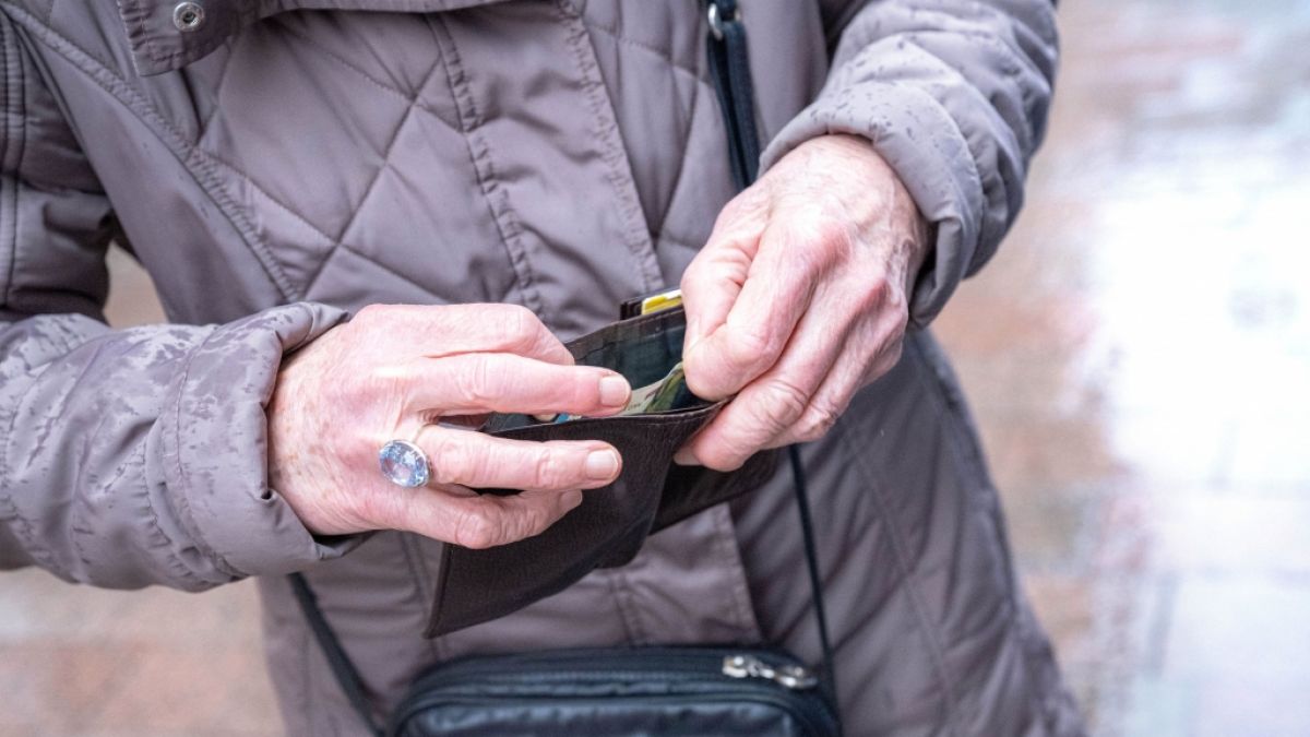 Trotz vergleichbarem Arbeitsleben und gleicher Krankheit bekommen manche Erwerbsminderungsrentner weniger als andere. (Foto)