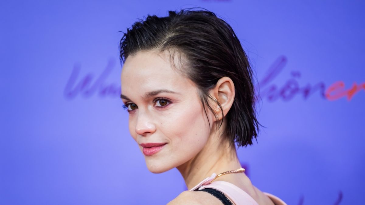 Emilia Sch&uuml;le bei der Premiere des Films "Wundersch&ouml;ner" im Zoo Palast. (Foto)